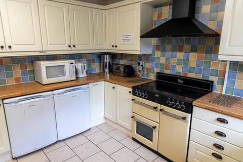 Traditional Welsh Longbarn House in Glyn Tarell