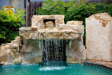 Close to River Shared Family Pool Wurstfest Ready House in Gruene