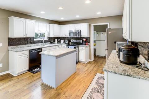 20 Mi to Colts Games and Indy 500 Family Getaway! House in Plainfield