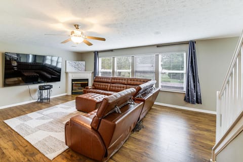 20 Mi to Colts Games and Indy 500 Family Getaway! House in Plainfield