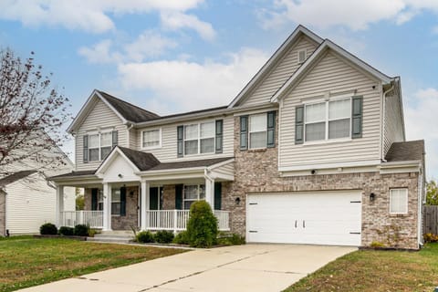 20 Mi to Colts Games and Indy 500 Family Getaway! House in Plainfield