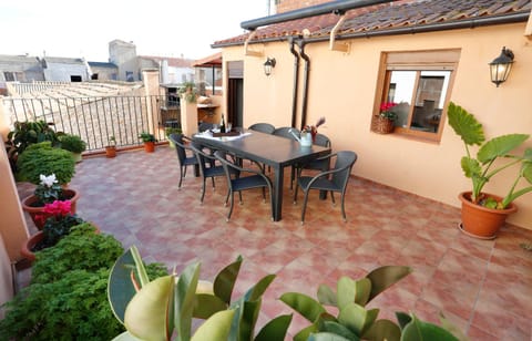 Patio, BBQ facilities, Balcony/Terrace