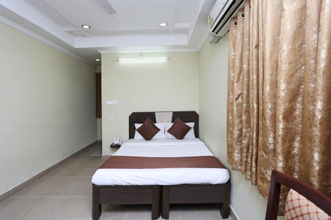 Hotel Saraswathi Residency Near SR Nagar Metro Station Hôtel in Hyderabad