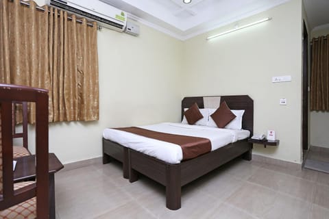 Hotel Saraswathi Residency Near SR Nagar Metro Station Hôtel in Hyderabad