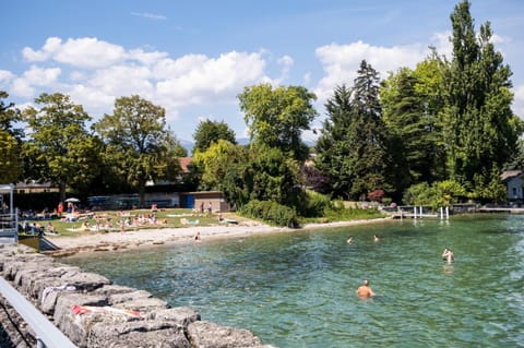 HUTTOPIA Divonne Campingplatz /
Wohnmobil-Resort in Divonne-les-Bains
