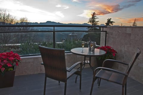 Balcony/Terrace, Mountain view, Sunset