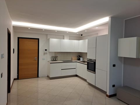 Kitchen or kitchenette, dishwasher, oven, pet friendly, stove