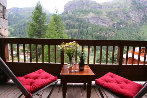 Balcony/Terrace, Balcony/Terrace, Seating area, Mountain view