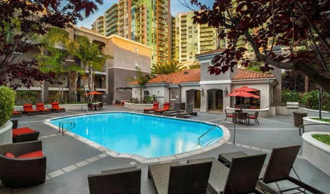 Property building, Patio, Day, Pool view, Swimming pool, sunbed