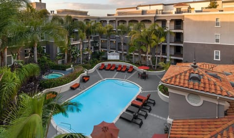 Property building, Patio, Day, Garden, Evening entertainment, Garden view, Pool view, Swimming pool, sunbed