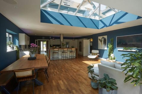 huge house & tennis court - negotiable Villa in Henley-on-Thames