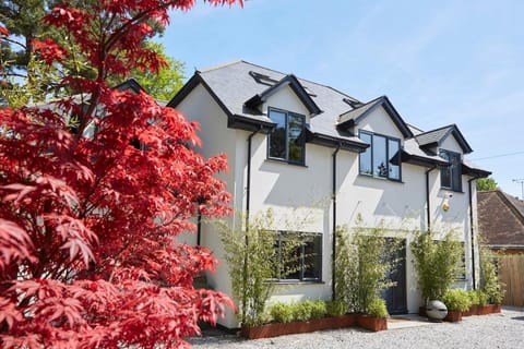 huge house & tennis court - negotiable Villa in Henley-on-Thames