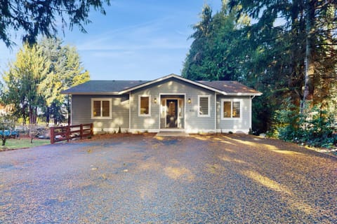 Lake Goodwin Retreat House in Lake Goodwin