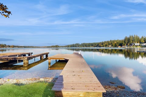 Lake Goodwin Retreat House in Lake Goodwin