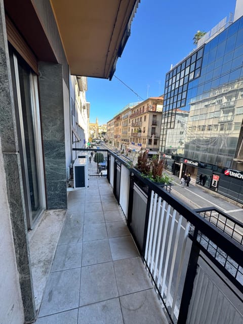 View (from property/room), Balcony/Terrace, City view