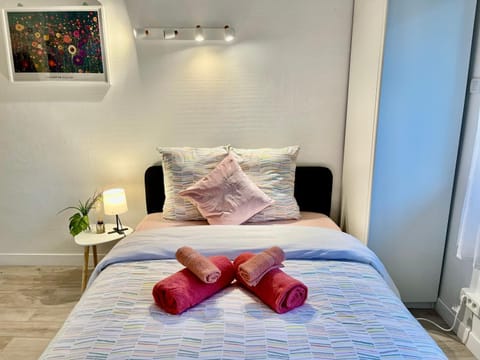 Bed, Photo of the whole room, Bedroom