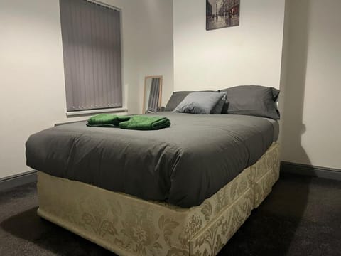 Shelton Guest House Bed and Breakfast in Newcastle-under-Lyme