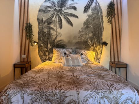Bed, Photo of the whole room, Bedroom