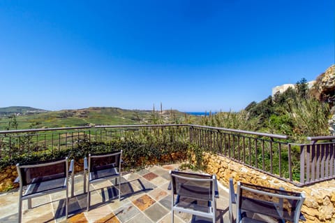 Balcony/Terrace, Garden view, Mountain view