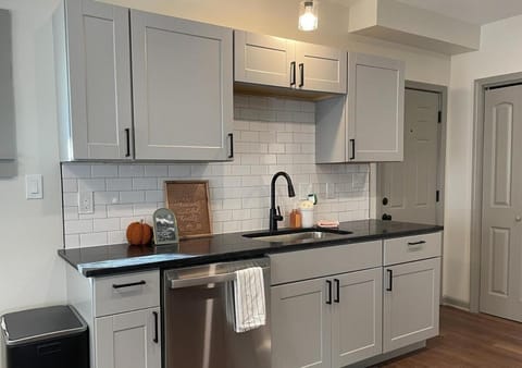 2 Bedroom Home - Posh Princeton Pad House in Franklinton