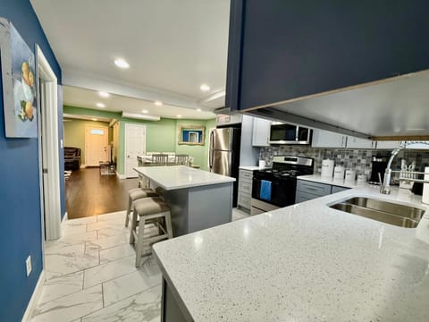 Near horseshoe and Hardrock Casino State line Escape 4 Bedroom 3 bathroom House in Hammond