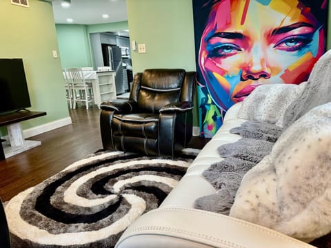 Near horseshoe and Hardrock Casino State line Escape 4 Bedroom 3 bathroom House in Hammond