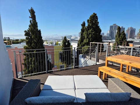 Balcony/Terrace, City view