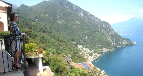 Property building, Bird's eye view, Lake view, Mountain view