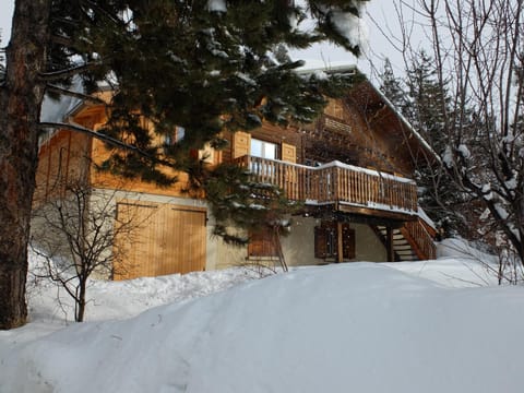 Facade/entrance, Winter