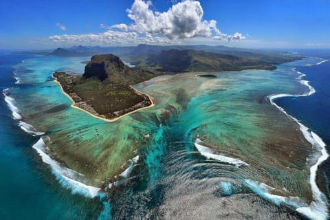 Neighbourhood, Natural landscape, Activities, Beach