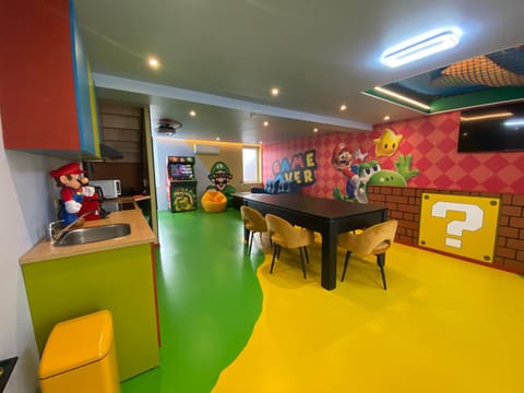 Retro Gaming Corner - Arcade Games - Jacuzzi - Sauna - Switch 2 Apartment in Charleroi