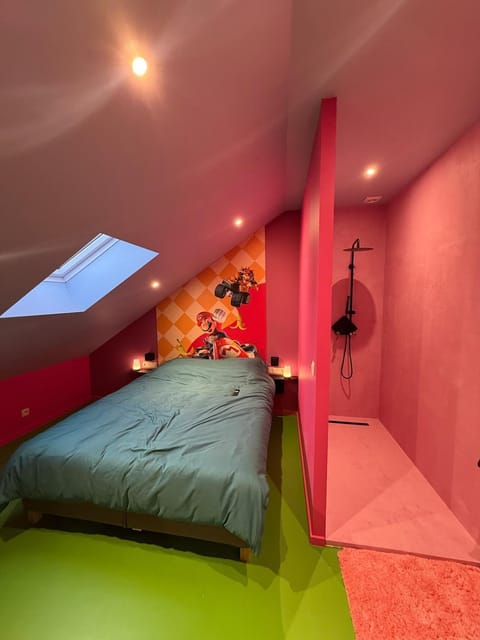 Shower, Bed, Bathroom