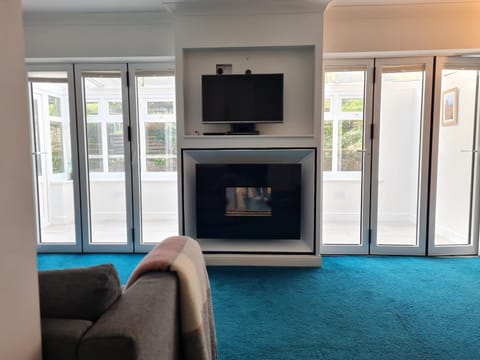 Communal lounge/ TV room, TV and multimedia, Living room