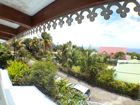 Appartement Les Bougainvilliers Vue Mer Bed and Breakfast in Guadeloupe