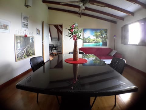 Appartement Les Bougainvilliers Vue Mer Chambre d’hôte in Guadeloupe