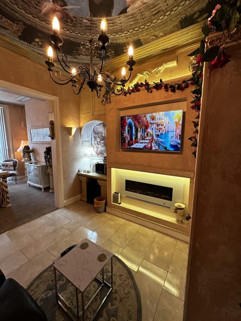 TV and multimedia, Living room, Seating area, Evening entertainment