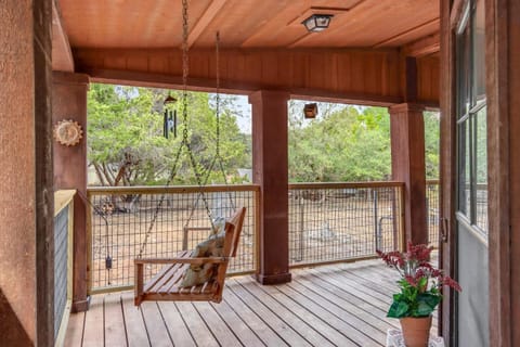 Rustic River Retreat House in Wimberley