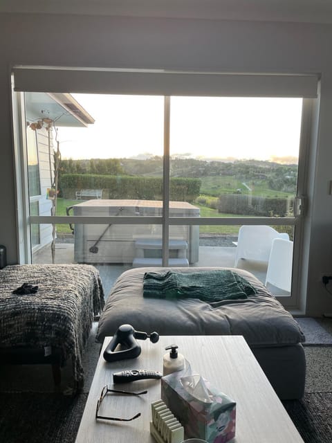 Hot Tub, Lounge or bar