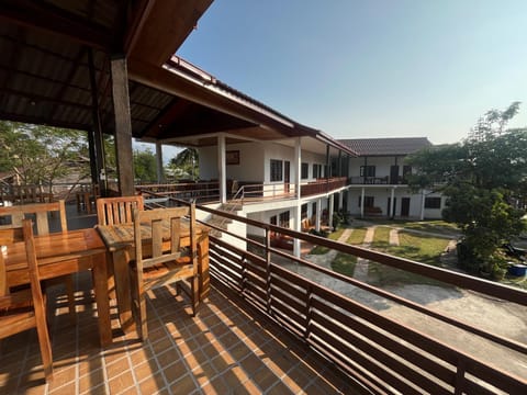 Sanhak Guesthouse 1 Bed and Breakfast in Laos