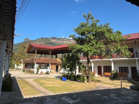 Sanhak Guesthouse 1 Bed and Breakfast in Laos