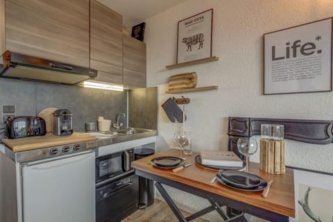 Slow Chalet des Bois 2min walk from slopes Nordic Alpine skiing Apartment in Manigod