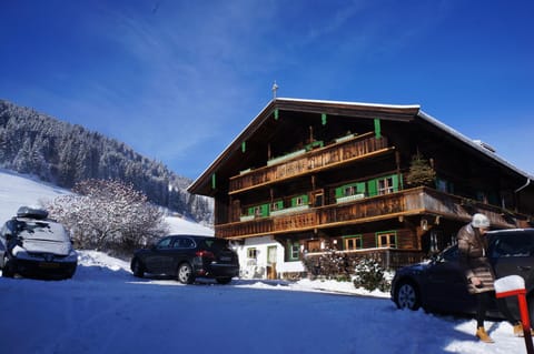 Facade/entrance, Winter