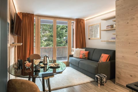 Bed, Living room