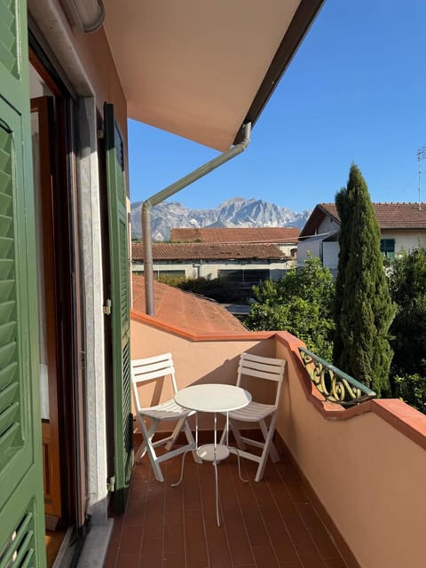 Patio, Day, Natural landscape, View (from property/room), Balcony/Terrace, Balcony/Terrace, Dining area, Mountain view