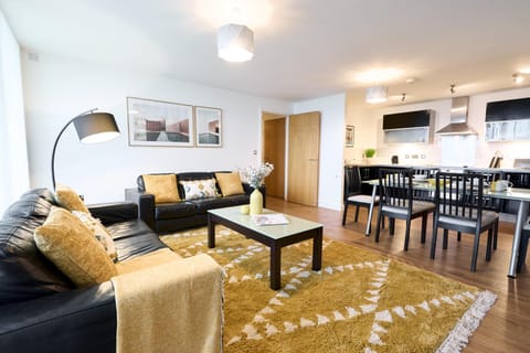 ShortstayMK Vizion apartments, with free superfast wi-fi, parking, Sky sports and movies Apartment in Milton Keynes