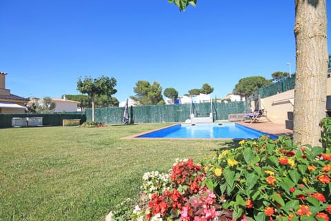 Garden, Swimming pool, Swimming pool