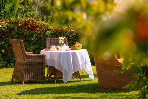 Garden, Breakfast