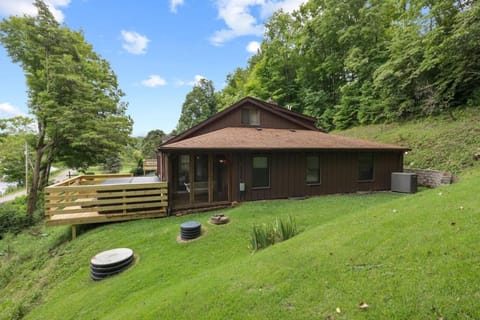 Lakefront in Logan (In the heart of Hocking Hills) House in Lake Logan