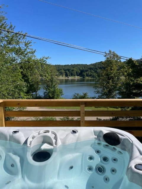 Lakefront in Logan (In the heart of Hocking Hills) House in Lake Logan