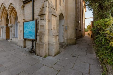 Loft apartment in converted Cotswold church Apartment in Chipping Norton